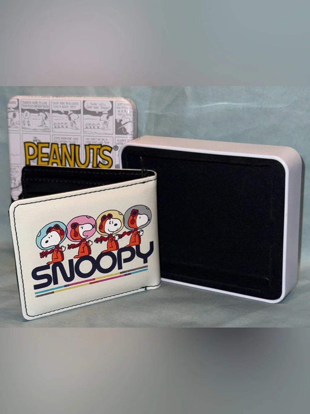 Snoopy peanuts buckle down bifold wallet in collectible tin NIP